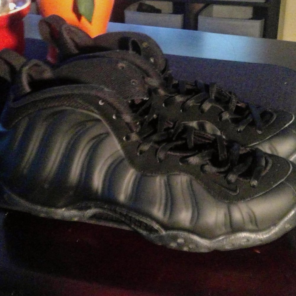 Nike Men's Air Foamposite (Black) (Sz.8)
